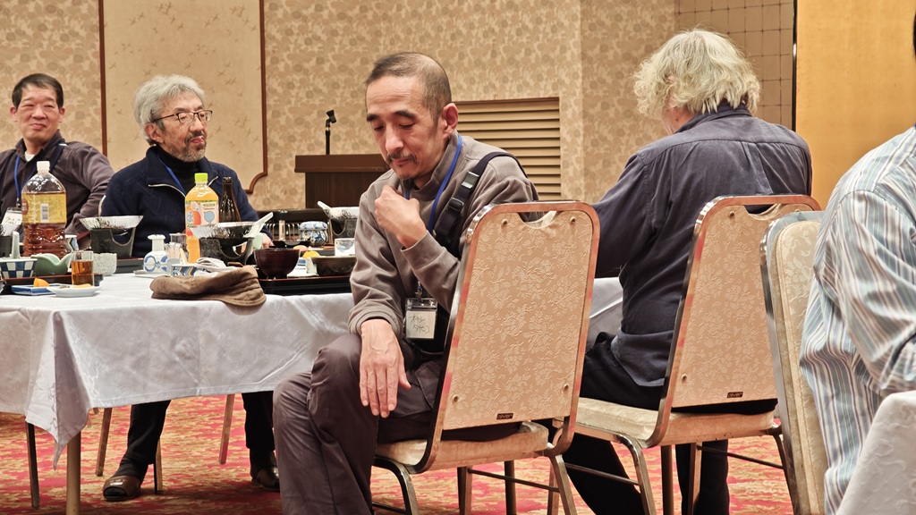 ゲスト（奥側が飛先生、手前がオキシタケヒコ先生、背中が増田先生）